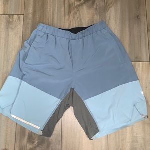 Men’s lululemon 7 inch inseam two toned blue shorts